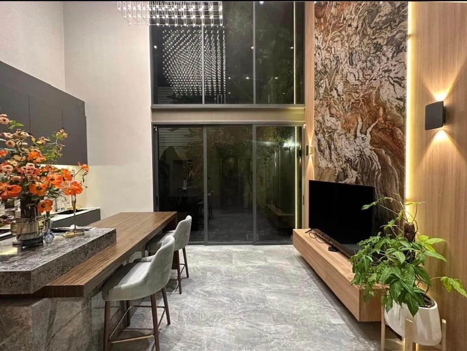 For RentTownhomeLadprao101, Happy Land, The Mall Bang Kapi : 🔴90,000฿🔴 𝐓𝐡𝐞𝐫 𝐋𝐚𝐝𝐩𝐫𝐚𝐨 𝟗𝟑 | Townhome Thur Lat Phrao 93 🏠 Beautiful house, good location, near department stores. Happy to serve you. If interested, contact 𝙇𝙄𝙉𝙀 (very quick response) 📱 : Property code 677-1403 📱 : Line ID: @bbcondo88