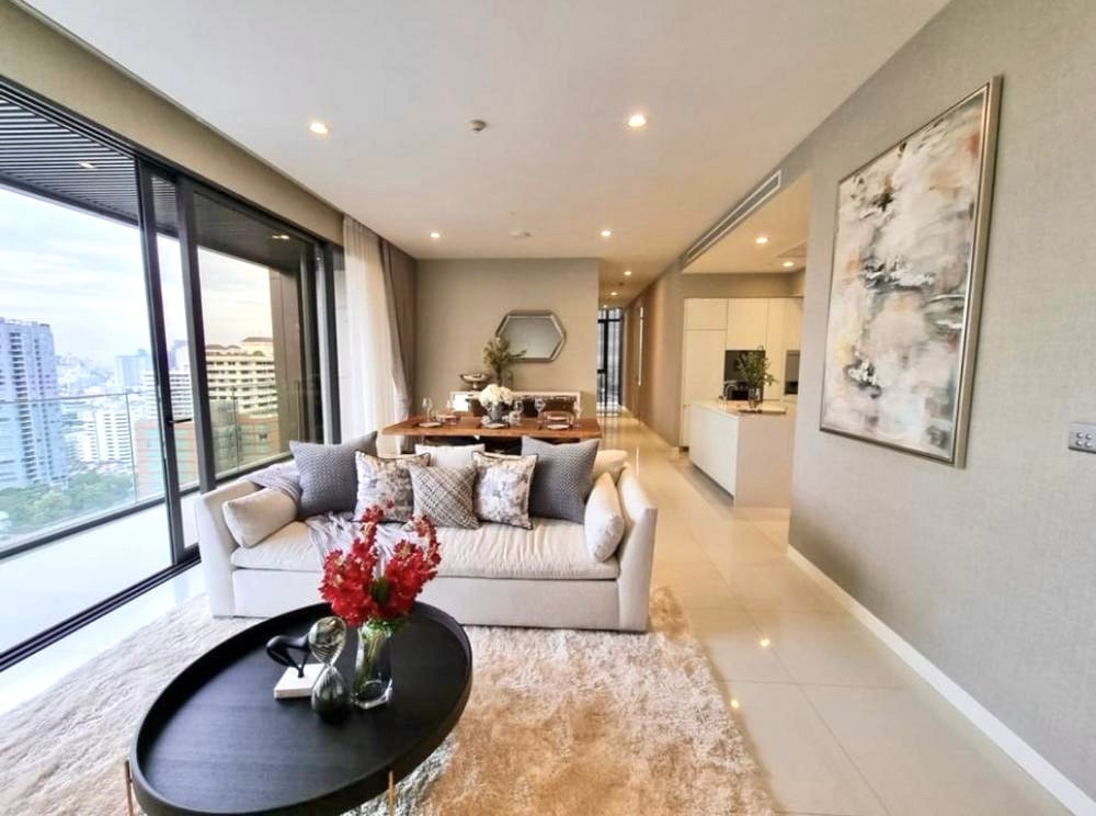 ให้เช่าคอนโดสุขุมวิท อโศก ทองหล่อ : Luxury condo for rent. VITTORIO Sukhumvit 39. 2 bed 3 bath. size 142 sq.m. AVAILABLE NOW !