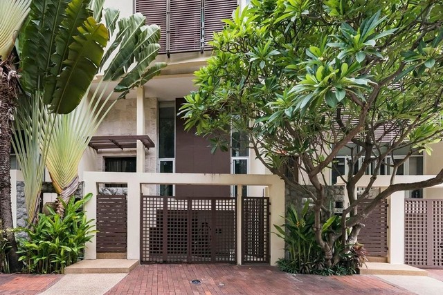 For RentTownhomeSathorn, Narathiwat : HR1745 5-story townhome for rent, The Loft Sathorn project, Soi Sathorn 1, good location, suitable for living.