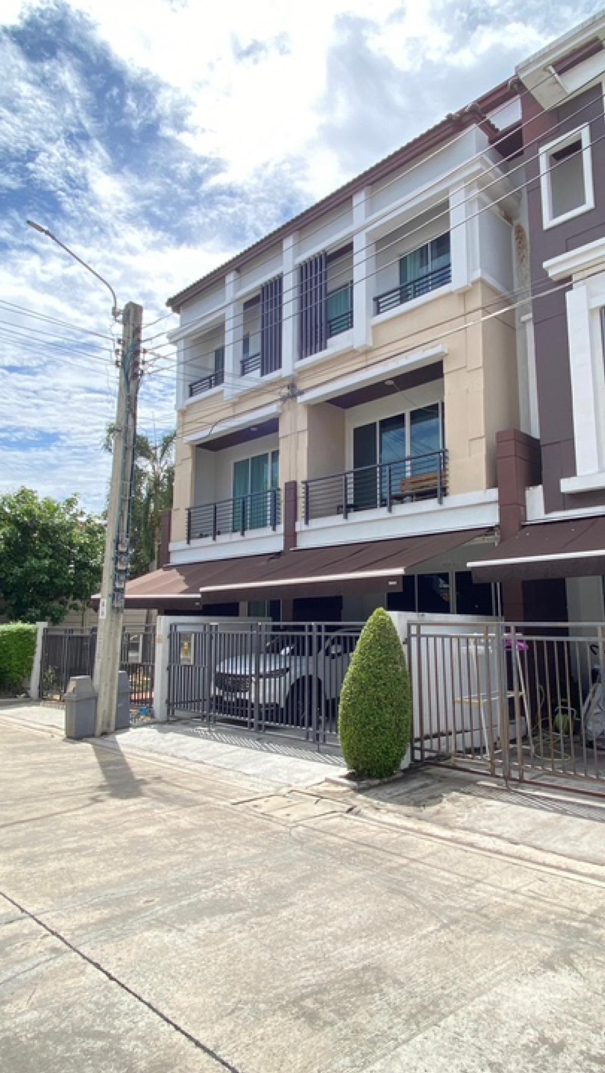 ขายทาวน์โฮมเกษตร นวมินทร์ ลาดปลาเค้า : ขายทาวน์โฮม Big Size ทำเลทองบ้านกลางเมือง เกษตร-นวมินทร์ ซ.นวมินทร์ 70 ซอยเดียวกับโรงเรียนบดินทร์เดชา 3 (สิงห์ สิงหเสนีย์)
