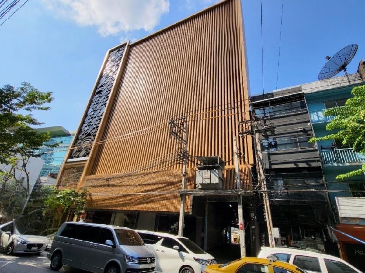 For RentRetail SpaceSilom, Saladaeng, Bangrak : Renting a 1st floor area for business near BTS Sala Daeng and MRT Silom, for: Cafe, Restaurant, Spa, Massage Shop, Clinic
