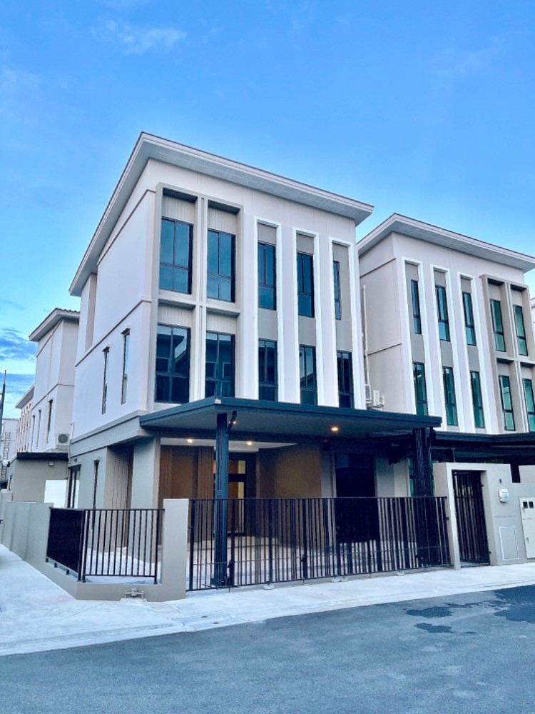 For RentTownhomeKasetsart, Ratchayothin : HPRO101 for rent, twin house, Patio Ratchayothin, Senanikom 1, 3 floors, size 420 sq m. 40.2 sq m., 3 floors, 3 bedrooms, 5 bathrooms, 110,000 baht. 064-959-8900
