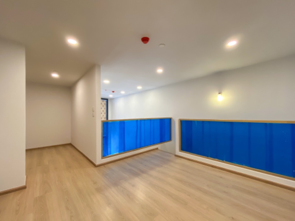 Urgent sale!!! Life Rama4-Asoke, selling down payment on Vertiplex room, 33rd floor, east side, 28.5+12 sq m. Loading...