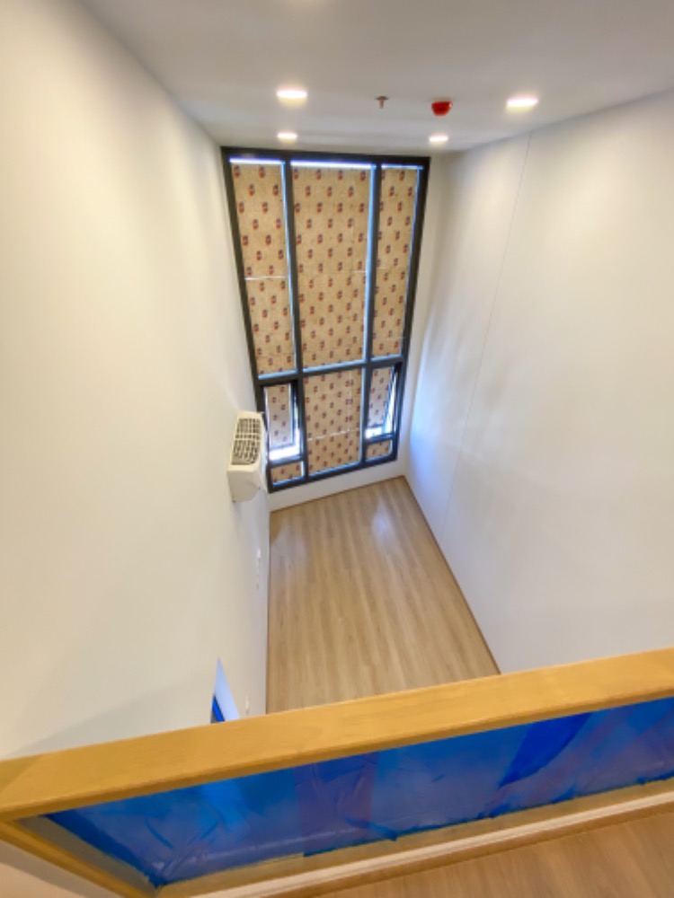 Urgent sale!!! Life Rama4-Asoke, selling down payment on Vertiplex room, 33rd floor, east side, 28.5+12 sq m. Loading...
