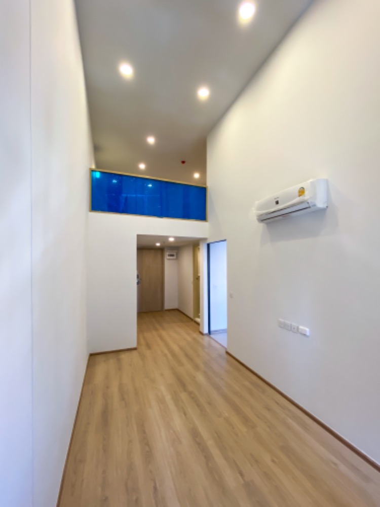 Urgent sale!!! Life Rama4-Asoke, selling down payment on Vertiplex room, 33rd floor, east side, 28.5+12 sq m. Loading...