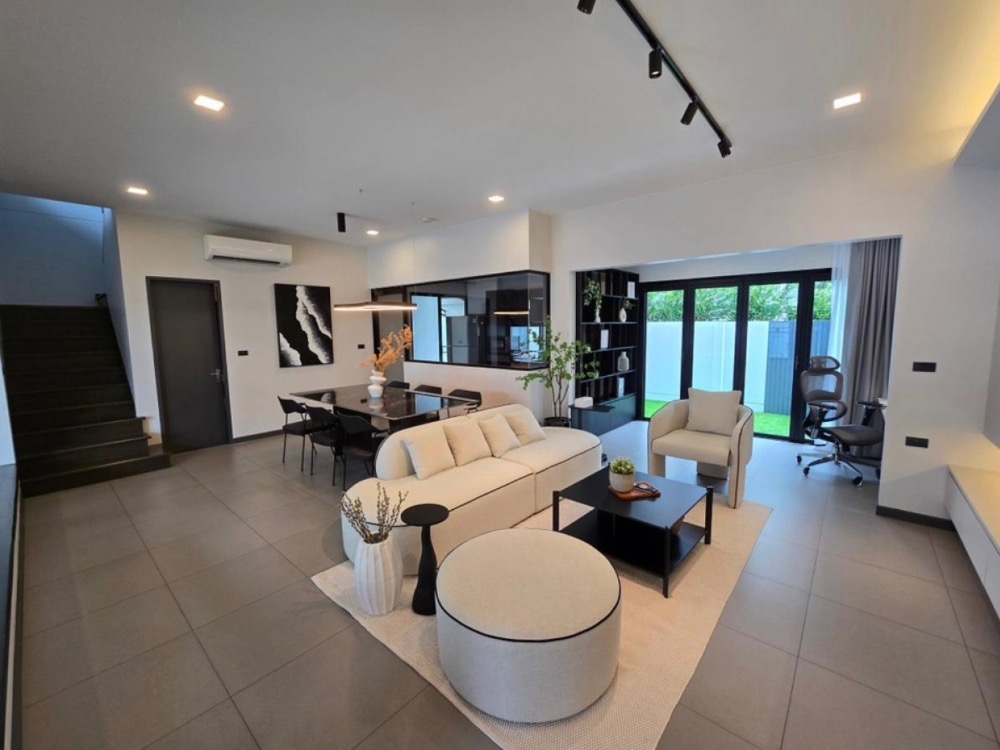 For RentTownhomeBangna, Bearing, Lasalle : 2-story townhome for rent, Vive Bangna Village, Km. 7, beautiful, luxurious, ready to move in, near Mega Bangna Department Store. Interested, contact Line @841qqlnr