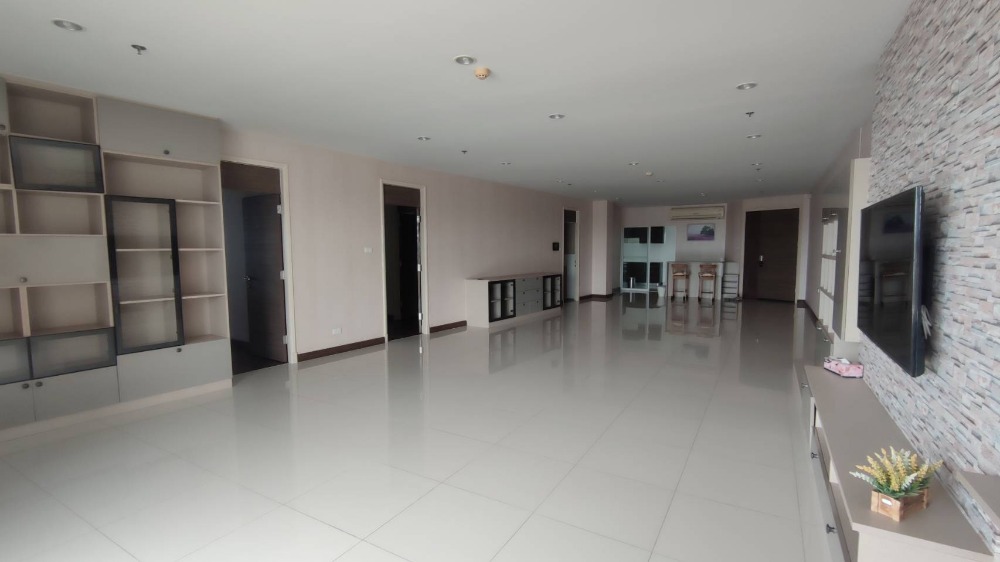 ขายคอนโดพระราม 3 สาธุประดิษฐ์ : ขายด่วน!!! Supalai Prima Riva /3 ห้องนอน /4 ห้องน้ำ สภาพใหม่มาก  255 ตรม วิวแม่น้ำ . เพียง 22.9 ล้านบาท