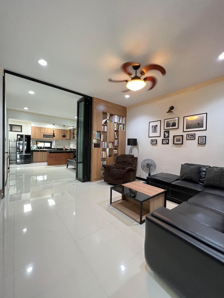 ให้เช่าทาวน์โฮมลาดพร้าว เซ็นทรัลลาดพร้าว : ให้เช่าทาวน์โฮม หมู่บ้านกฤติกร ลาดพร้าวซ.3 เฟอร์ครบ ทำเลดี ใกล้สถานีรถไฟฟ้า BTS ห้าแยกลาดพร้าว และ MRTพหลโยธิน
