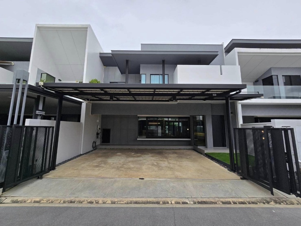 For RentTownhomeBangna, Bearing, Lasalle : 🏡✨House for rent at Vive Luxury Town Home Bangna KM.7 📌The project is located on the main road, Soi Ratchawinit Bangkaew, only 150 meters from the entrance to Mega Bangna.