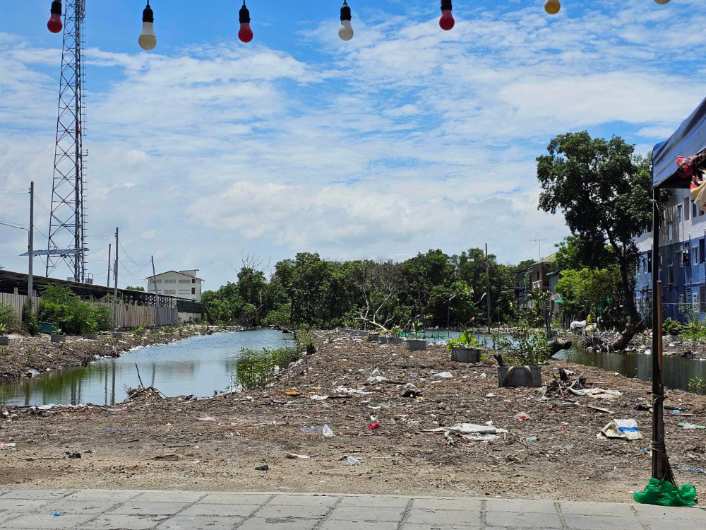 For SaleLandSamut Prakan,Samrong : Land area 11 rai 45 square wa, next to the road, suitable for village projects, 8m per rai