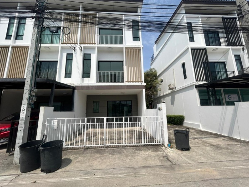 For SaleTownhomePattanakan, Srinakarin : For sale: Patio Village, Srinakarin