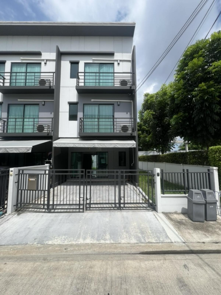 For RentTownhomeNonthaburi, Bang Yai, Bangbuathong : Townhouse for rent, Baan Klang Muang, Ratchaphruek - Rattanathibet, large area, near MRT Purple Line, Bang Rak Yai Station, Central West gate, Central Rattanathibet