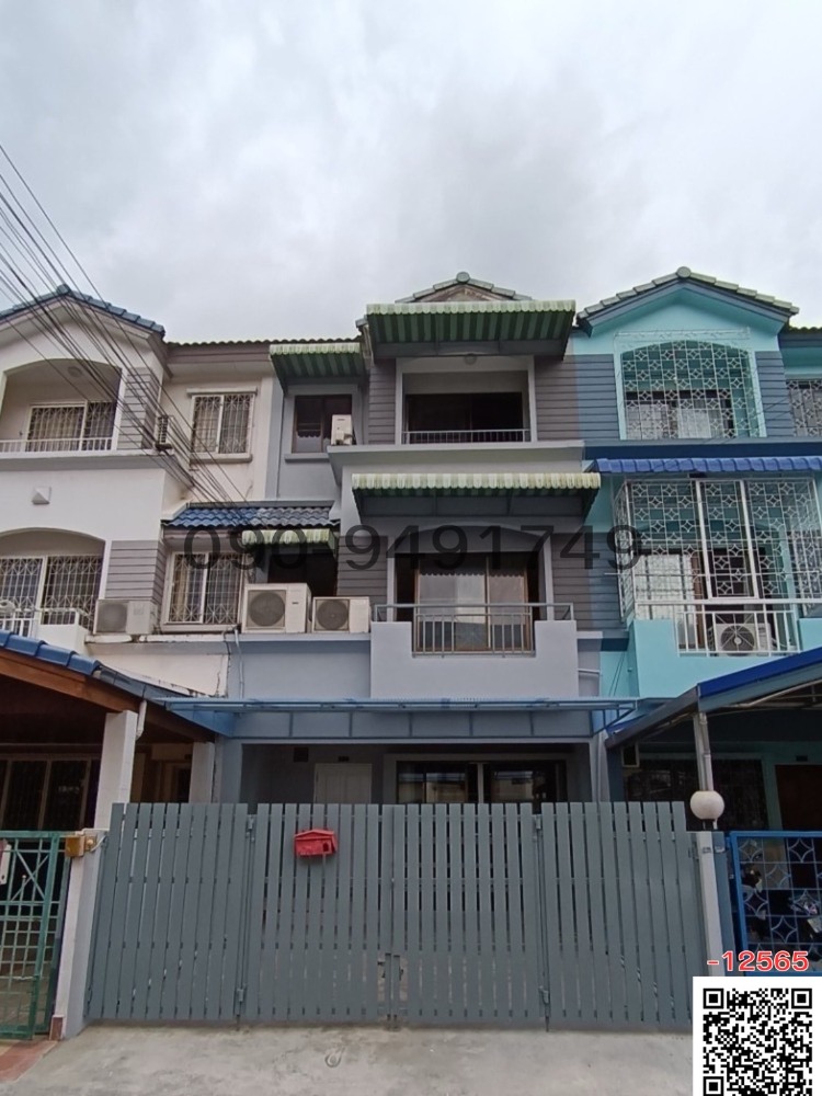 For SaleTownhomePattanakan, Srinakarin : For sale: 3-storey townhouse, Baan Klang Muang, Soi Rama 9 43, near The Nine shopping mall