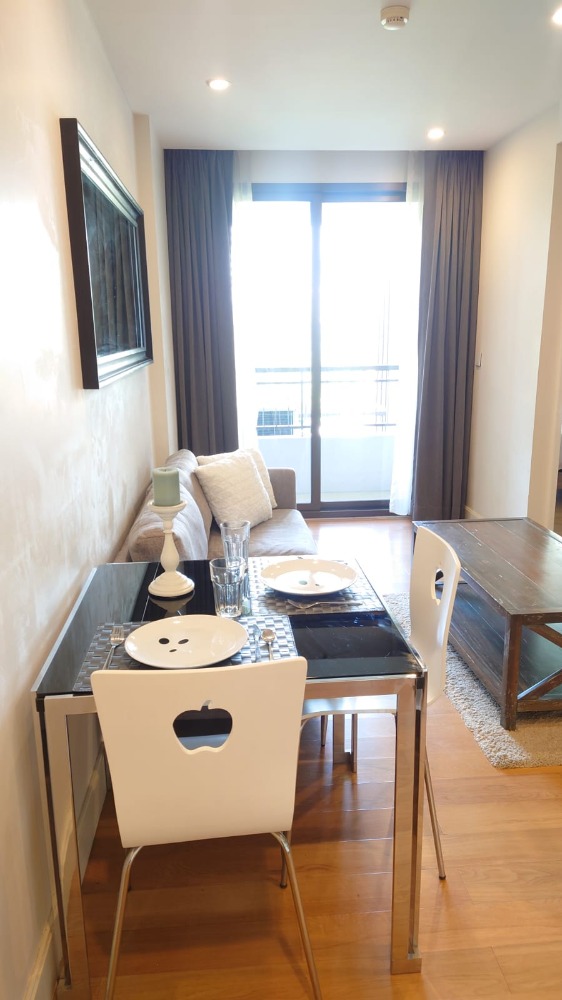 For RentCondoSathorn, Narathiwat : for rent Collezio Sathorn Fully furnished one-bedroom 5-minute walking to supermarkets and near Chong Nonsi BTS station with nice view and stylish decoration.  Ready to move in.