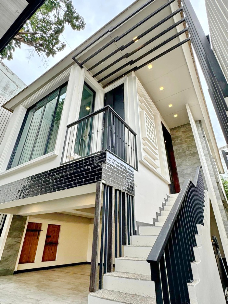 For SaleHouseVipawadee, Don Mueang, Lak Si : H0389😍 For SELL Selling a 3-storey detached house, 🚪2 bedrooms🚄near BTS Saphan Mai🏢Saphan Mai🔔House area: 62.00 sq.wa🔔Usable area: 260.00 sq.m.💲Selling: 7,600,000฿📞O99-5919653,O65-9423251✅LineID:@sureresidence