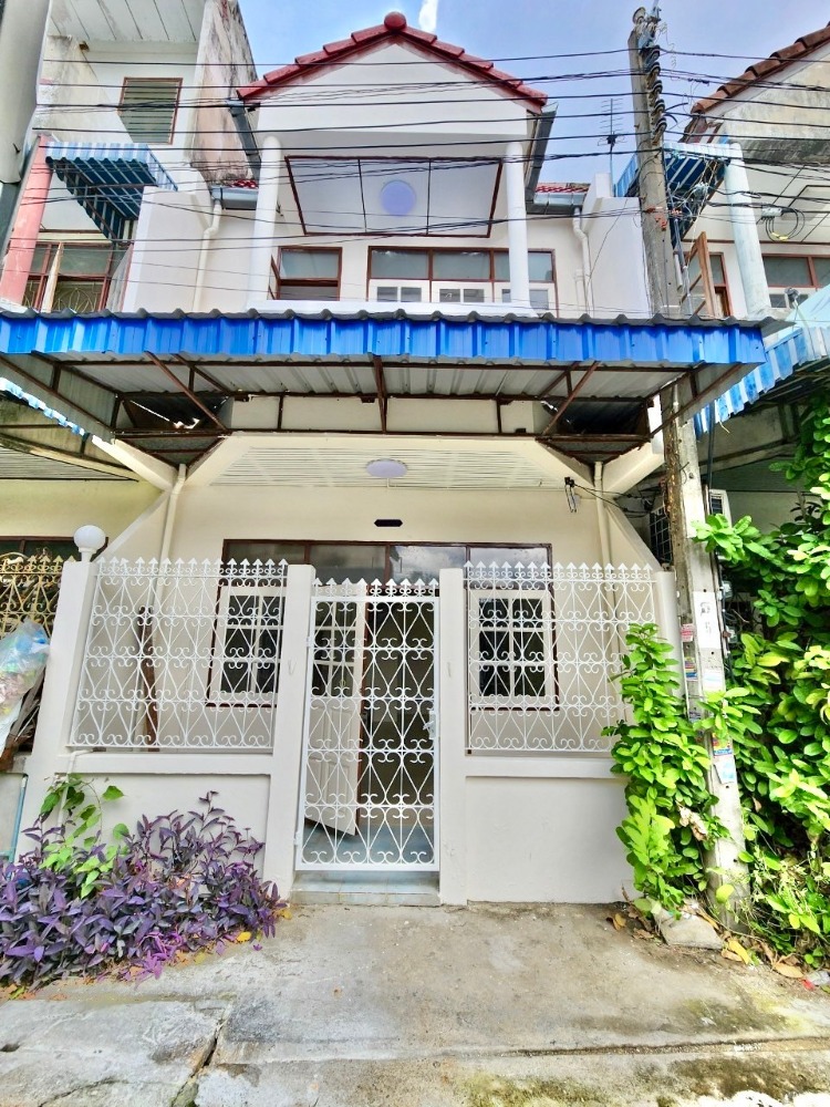 For SaleTownhomePinklao, Charansanitwong : 2 story townhouse for sale!, Charansanitwong 25, 2 bedrooms, 2 bathrooms, usable area 100 sq m.