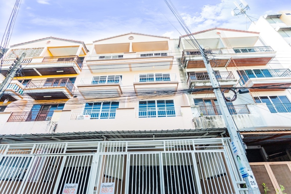 ขายทาวน์โฮมลาดพร้าว101 แฮปปี้แลนด์ : CB038.1😍 For SELL ขาย ทาวน์โฮม Townhome 4.5 ชั้น🚪4 ห้องนอน 🏢ลาดพร้าว Lat Phrao🔔พื้นที่บ้าน:22ตร.วา🔔พื้นที่ใช้สอย:400ตร.ม.💲ขาย:3,990,000฿📞O92-8676473,O65-9423251✅LineID:@newnormal