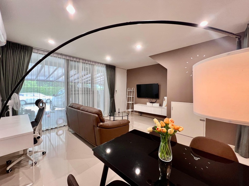 For RentTownhomeLadkrabang, Suwannaphum Airport : Townhome for rent Time Home Village, Romyen, decorated in modern style, near Suan Luang Rama IX. Soi Chaloem Phrakiat Rama 9 38, Paradise Park