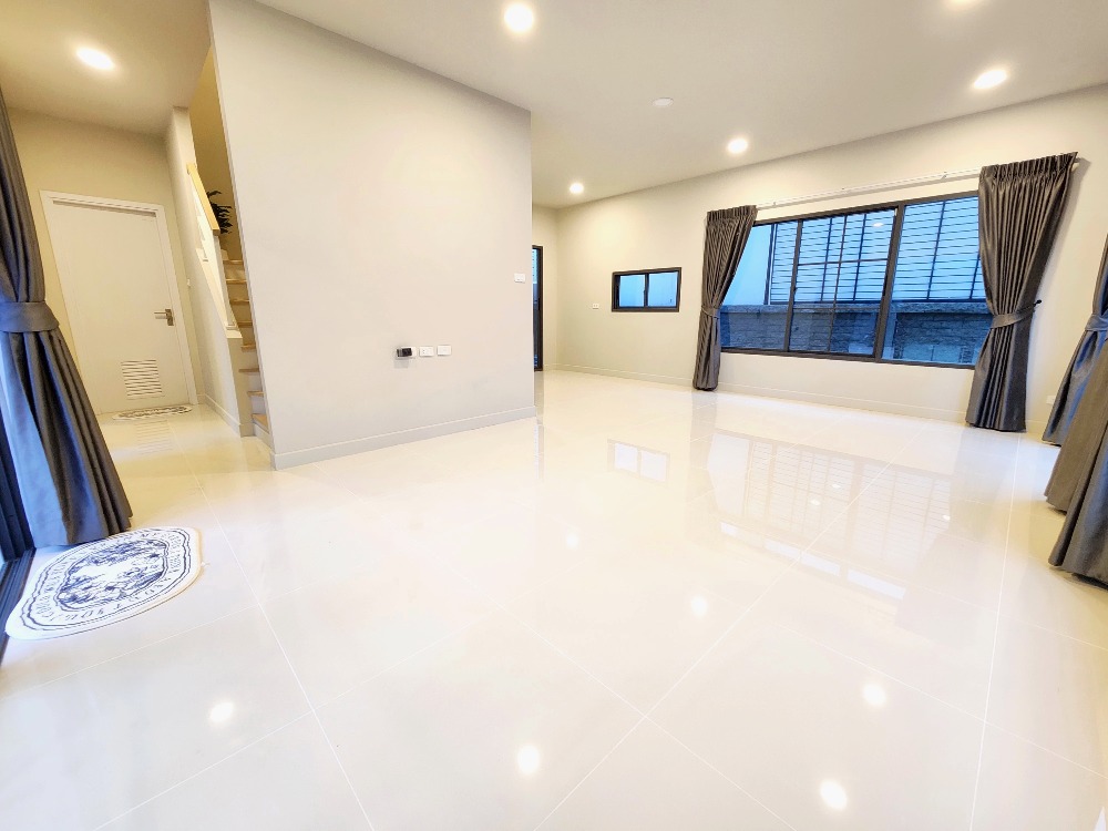 Britania Megatown Bangna, 4 bedroom house, near Mega Bangna, beautiful condition, high-class common area Loading...