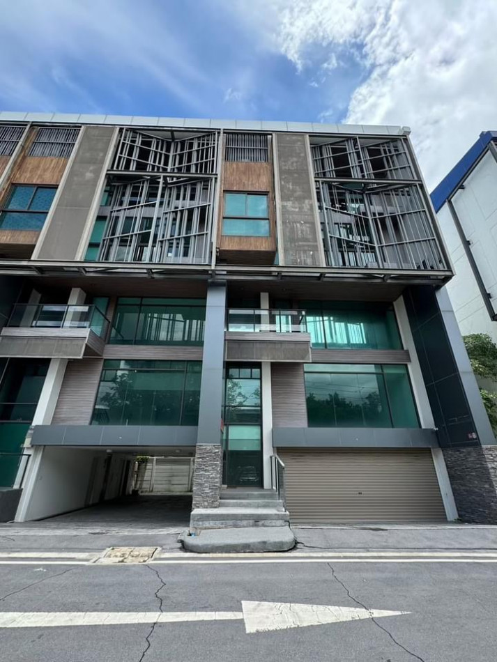 ให้เช่าสำนักงานสมุทรปราการ สำโรง : ให้เช่า ออฟฟิศหรู เดอะ พรีเที่ยม บางนา ติดถนนบางนา มีลิฟท์ 2 ตัว จอดรถมากกว่า 6 คัน