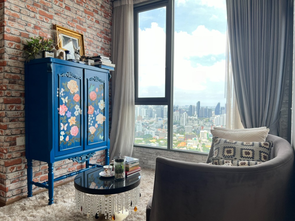 Cloud Thonglor Petchburi ✨ 1 Bed 32 sq m. with bathtub only 3.99 MB Contact 095 426 4563 (Boss) Loading...