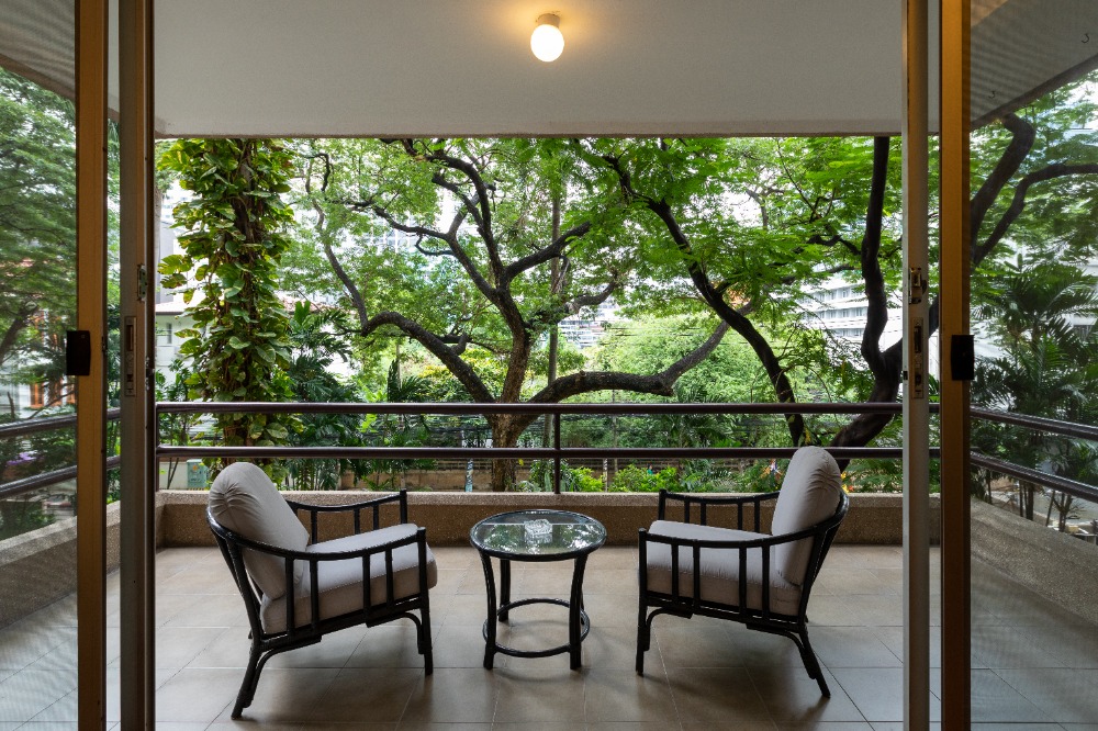 For RentCondoNana, North Nana,Sukhumvit13, Soi Nana : 2 Bedrooms 2 Bathrooms 166 sq.m. Near BTS Nana