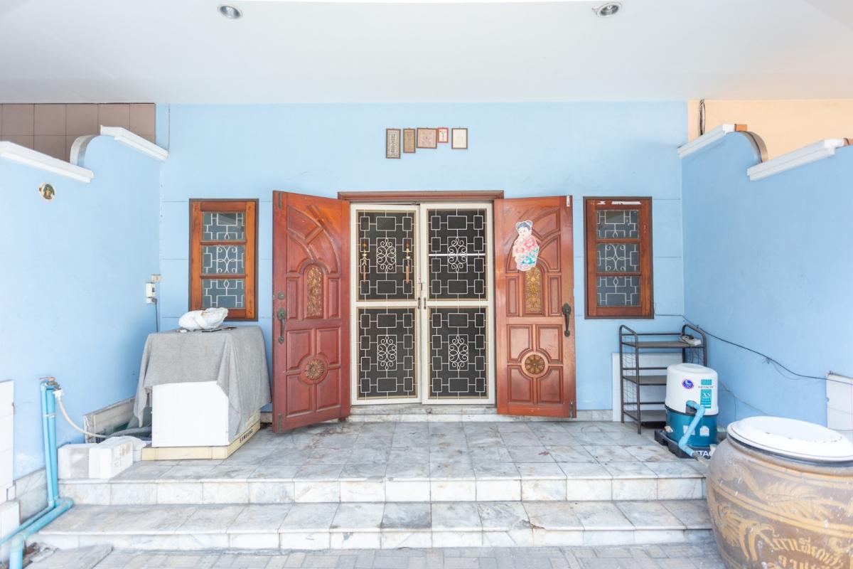 For SaleTownhomeRama3 (Riverside),Satupadit : Urgent sale!! 3-story townhouse, Soi Sathu Pradit 49, outstanding location! Good condition, very good construction! Convenient transportation, near Rama 3 Road! Worth the price!