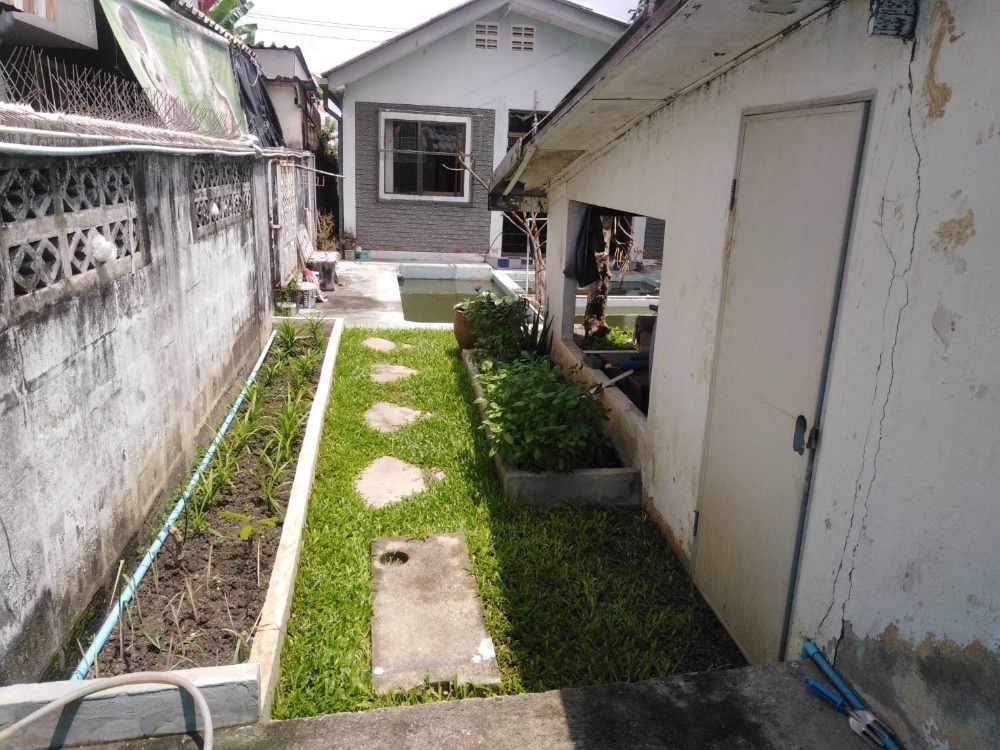 ขาย บ้านเดี่ยว 2 ชั้น ซอยลาซาล 42 300 ตรม 107 ตรว แปลงสวย Loading...