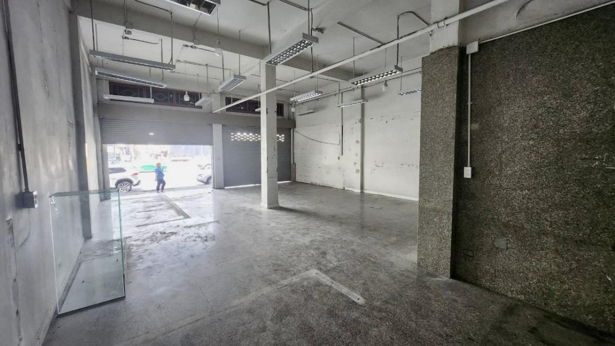 ให้เช่าอาคารพาณิชย์แจ้งวัฒนะ เมืองทอง : 出租位於主要道路上的 2 棟店屋，位於 Pantip Ngamwongwan 對面（位於 Ngamwongwan Soi 14,16  靠近 Ngamwongwan 購物中心和 Pantip ให้เช่าตึกแถว 2 คูหา ริมถนนใหญ่ ตรงข้าม Pantip  (อยู่งามวงศ์วานซอย 14,16) ใกล้ The mall และพันธุ์ทิพย์ (เคยเป็นธนาคารมาก่อน)