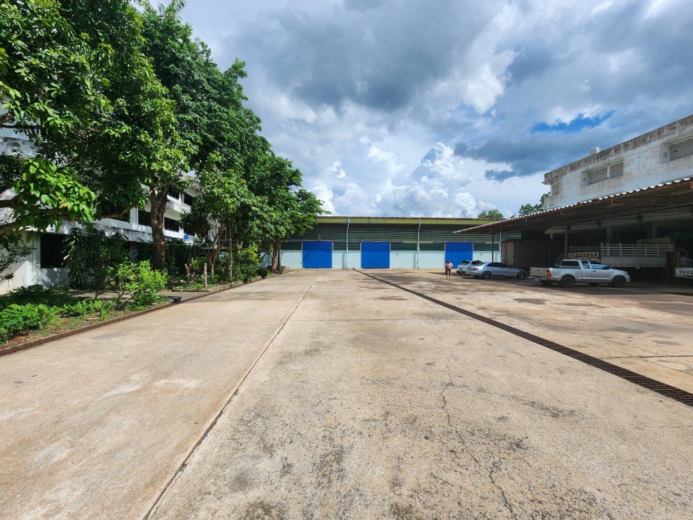ให้เช่าโรงงานปทุมธานี รังสิต ธรรมศาสตร์ : โรงงาน โกดัง หอพักคนงาน 5,160 ตรม. ครบจบในที่เดียว | 工厂 仓库 工人宿舍 5,160 平方米 一应俱全。