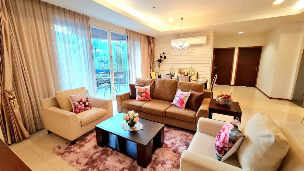 ให้เช่าคอนโดสุขุมวิท อโศก ทองหล่อ : LTH10850–Luxury Apartment in Phrom Phong FOR RENT 3 beds 3 baths size 289 Sq.m. Near BTS Phrom Phong Station ONLY 110k/month