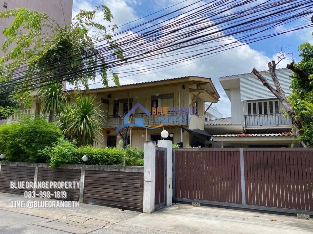 For RentRetail SpaceSukhumvit, Asoke, Thonglor : House for rent for business, Thonglor. Suitable for Home Office/Restaurant/Fine Dining/Spa/ Wellness/Gallery/ Cafe/ Studio