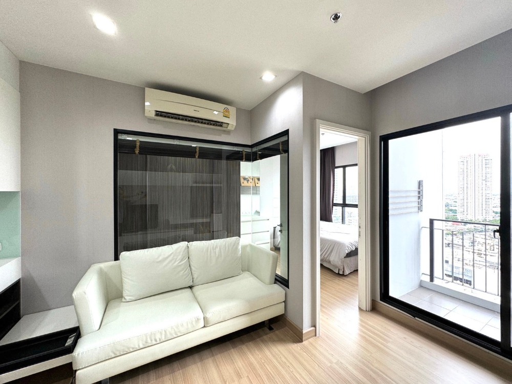 Urgent sale, Condo Urbano Absolute Sathorn-Taksin, near BTS Krung Thon Buri (Green Line) and Gold Line (to Icon Siam), along the Chao Phraya River curve, convenient transportation, luxurious, classy, ready to move in Loading...