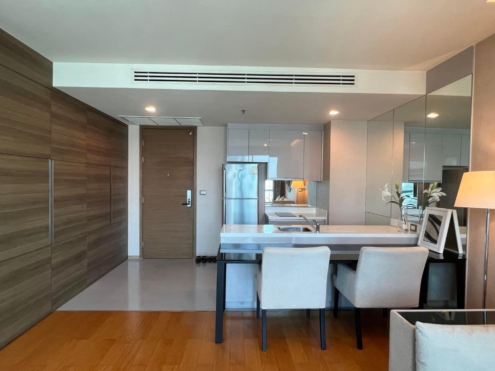 For SaleCondoSathorn, Narathiwat : For sale with tenant 𝕋𝕙𝕖 𝔸𝕕𝕕𝕣𝕖𝕤𝕤 𝕊𝕒𝕥𝕙𝕠𝕣𝕟 (0624163966 Praew)
