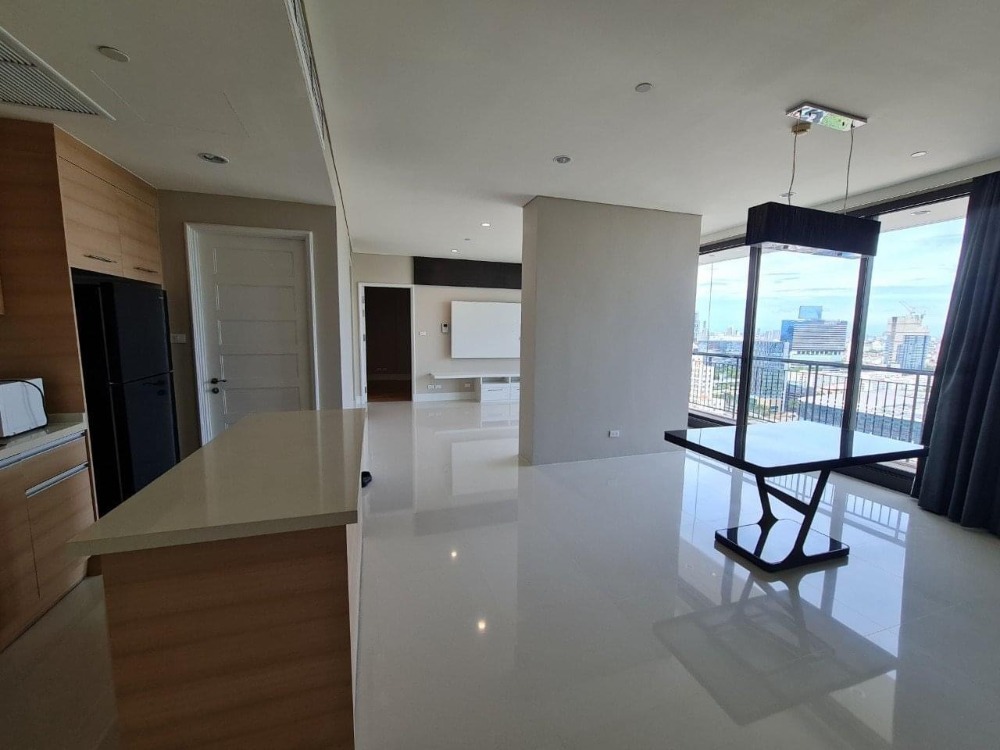 For RentCondoSukhumvit, Asoke, Thonglor : PET- FRIENDLY 90,000 THB Negotiable - RENT (3 Bed 151 Sqm) @BTS Asoke