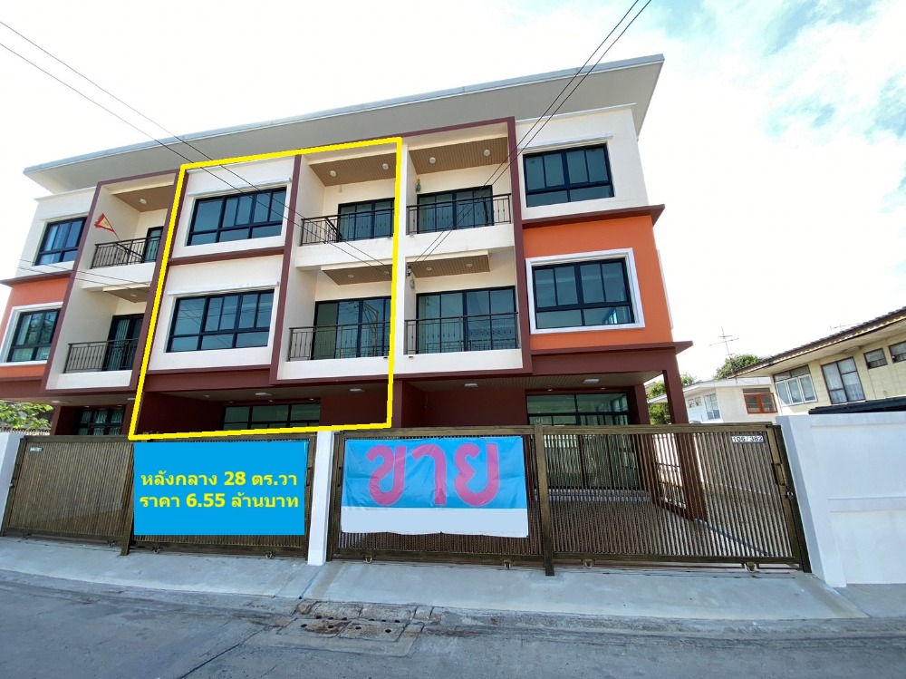 For SaleHome OfficeNawamin, Ramindra : For sale: 3-storey home office in Kaset-Nawamin area, newly built, 7 meters wide, 28 square wah land area, usable area 240 square meters, 2-storey brick walls throughout the house, back with piles and beams connected to the building, 3 bedrooms, 3 bathroo
