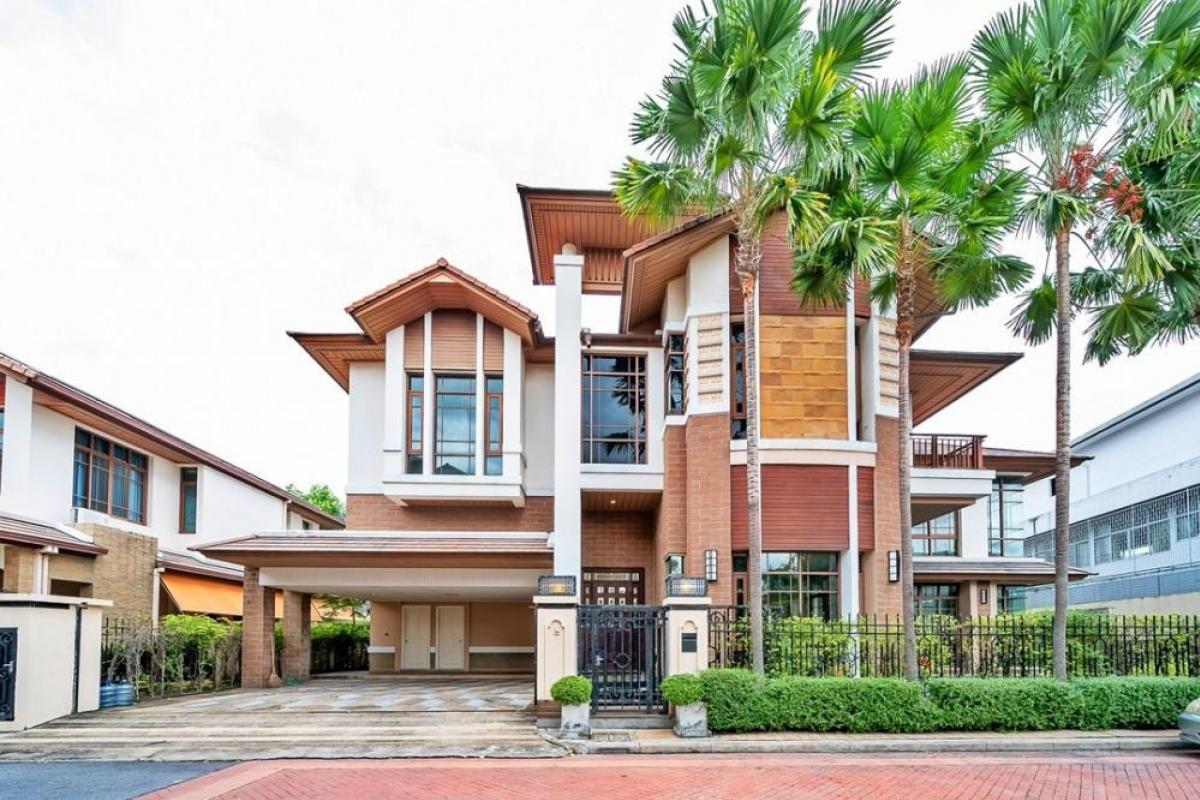 For SaleHouseOnnut, Udomsuk : 🔥Sansiri House 67 has a newly renovated pool, best price 90 million🔥