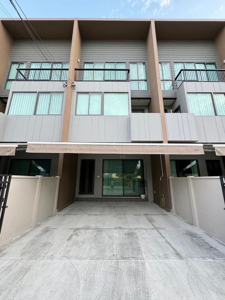 For RentTownhomeMin Buri, Romklao : New townhouse for rent, Baan Klang Muang, Rama 9 - Krungthep Kreetha, near Paseo Ramkhamhaeng, Brighton College, Wellington College