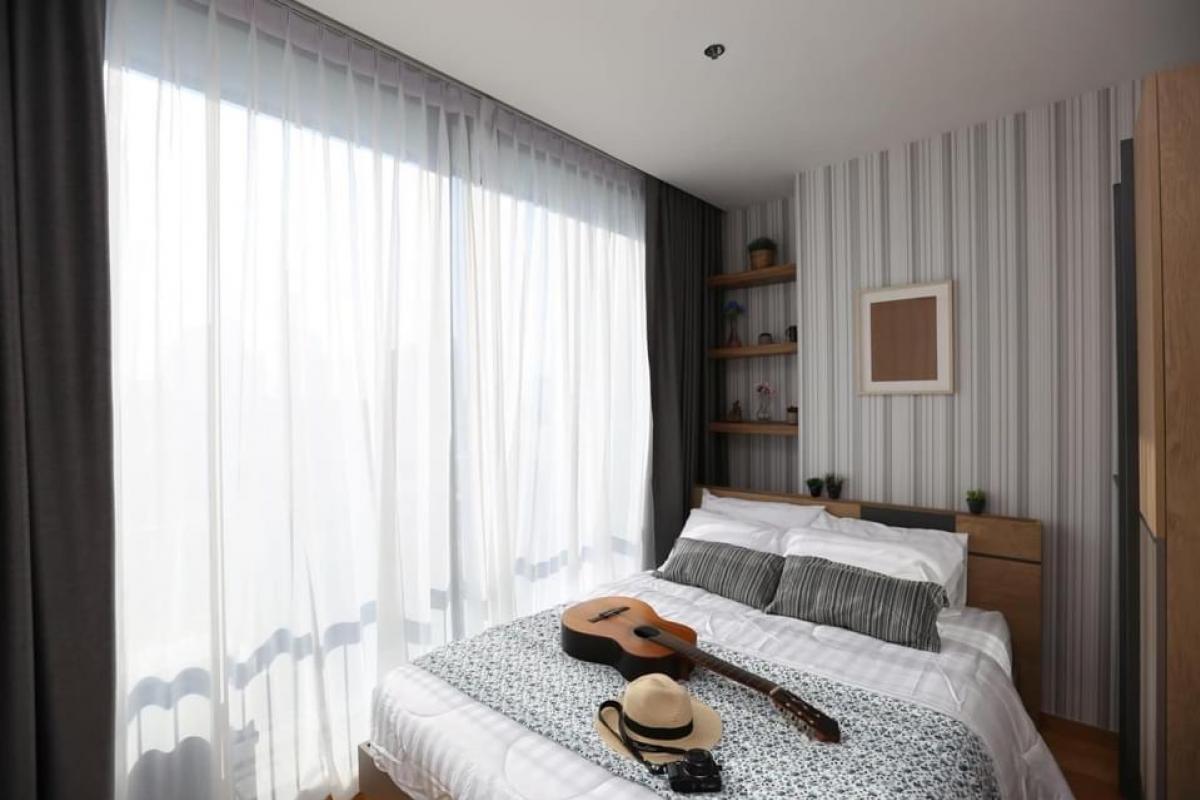 ให้เช่าคอนโดสาทร นราธิวาส : **Luxury Condo for Rent at Noble Revo Silom**  📍 **Location:** Surasak Road, Silom Subdistrict, Bang Rak District, Bangkok  ✨ **Corner Unit with Dual Views**