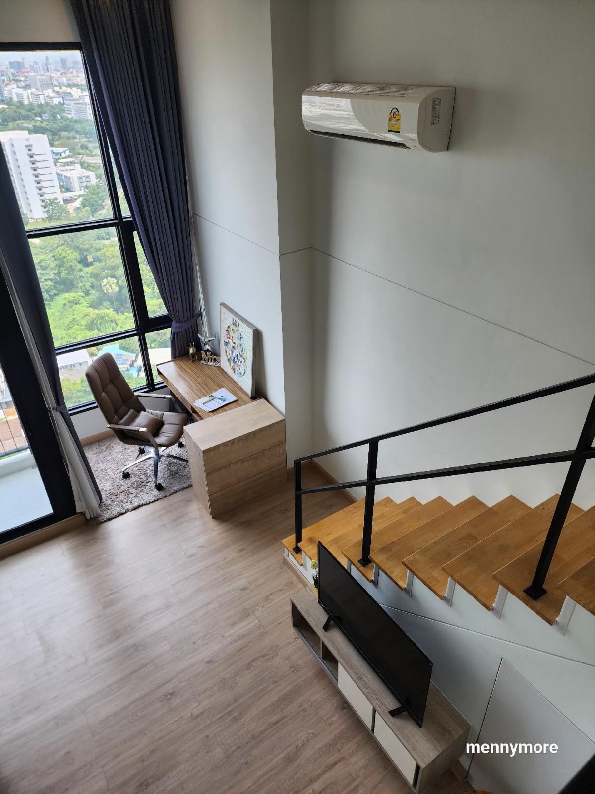 ให้เช่าคอนโดรัตนาธิเบศร์ สนามบินน้ำ พระนั่งเกล้า : Knightsbridge Duplex Tiwanon #ห้องพร้อมอยู่ทันทีใกล้ MRT กระทรวงสาธารณสุข 60 เมตรเท่านั้น!!!#ห้องดูเพล็กซ์เก๋ๆ2ชั้น #46ตารางเมตรห้องสวย ห้องใหญ่ คอนโดฟีลบ้าน อยู่สบายชั้นสูง วิวไม่บล๊อค ฝ้าเพดานสูง โล่งสบายตาขนาด 46 ตารางเมตร เพดานสูง 4.20 เมตรเลยค่ะ เฟอร