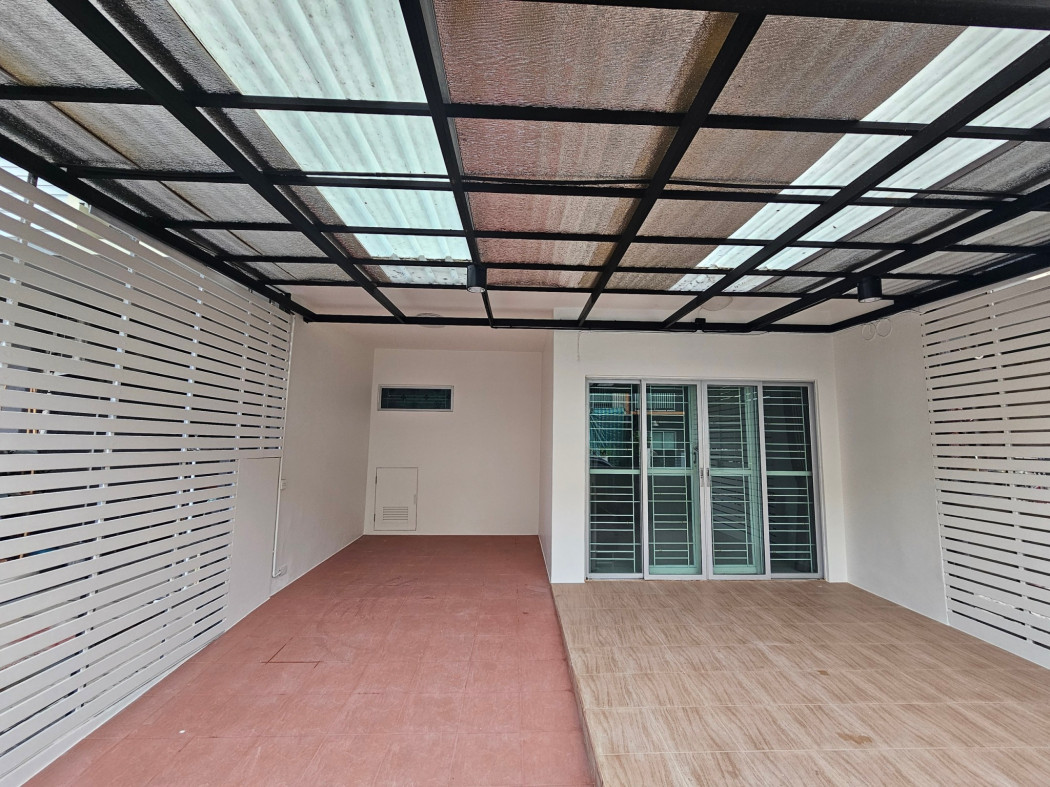 Townhome for sale, The Connect Chaeng Watthana 1, beautiful, new condition, ready! Loading...