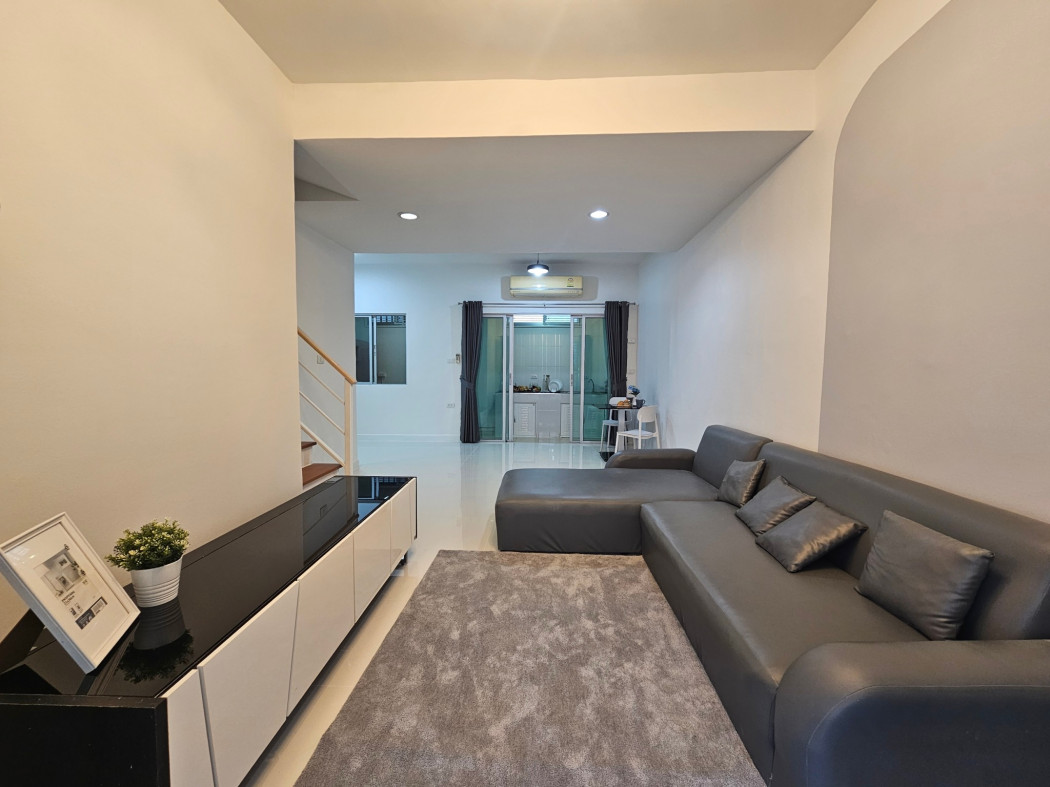 Townhome for sale, The Connect Chaeng Watthana 1, beautiful, new condition, ready! Loading...
