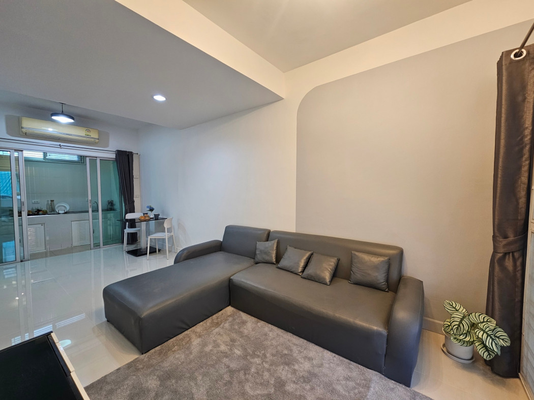 Townhome for sale, The Connect Chaeng Watthana 1, beautiful, new condition, ready! Loading...