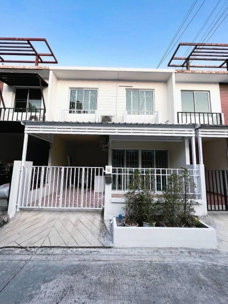 For RentTownhomeSamut Prakan,Samrong : Townhome for rent, The Colors Premium Bangna, Km.8, near Mega Bangna, only 4 minutes away