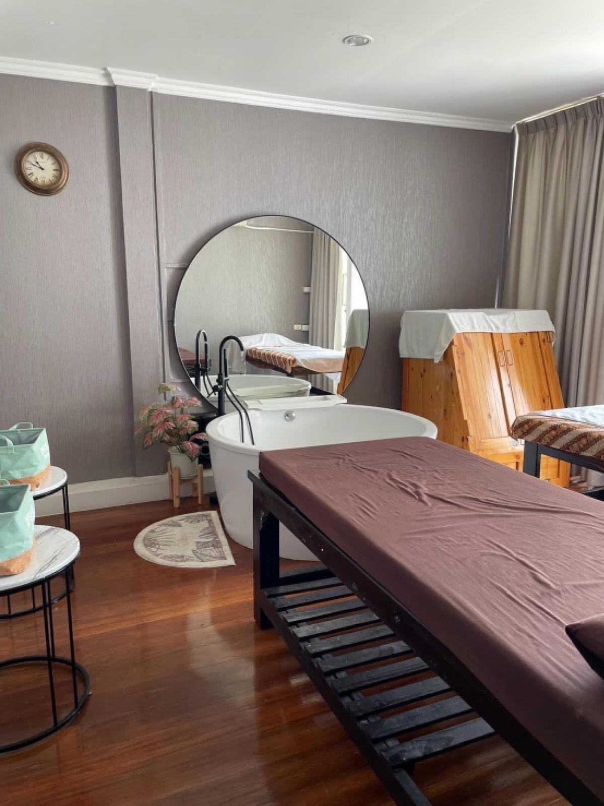 For RentRetail SpaceSukhumvit, Asoke, Thonglor : For rent: Spa, massage shop, Soi Ekkamai 12, Sukhumvit 63, Bangkok. Good location, with parking (rent as is)