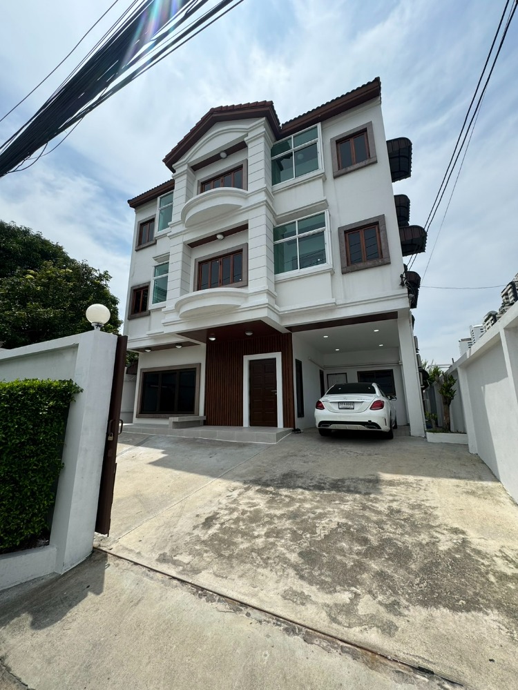 ให้เช่าบ้านสุขุมวิท อโศก ทองหล่อ : For rent‼️ บ้านเดี่ยวเอกมัย 12    เฟอร์ครบพร้อมเข้าอยู่✨
