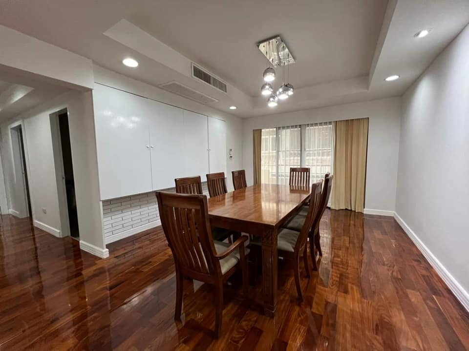 ให้เช่าคอนโดคลองเตย กล้วยน้ำไท : Cosmo Villa Sukhumvit 12 for rent 3 bedrooms 3 bathrooms  250 Sqm 65,000 per month