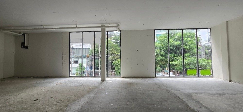 For RentRetail SpaceSukhumvit, Asoke, Thonglor : Retail Space in the Heart of Asoke for Rent ** NO CO-AGENT **