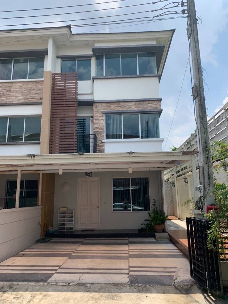 For RentTownhomeKaset Nawamin,Ladplakao : Townhome for rent, Town Plus Kaset-Nawamin, near Boonthavorn Kaset-Nawamin, only 4 minutes away.