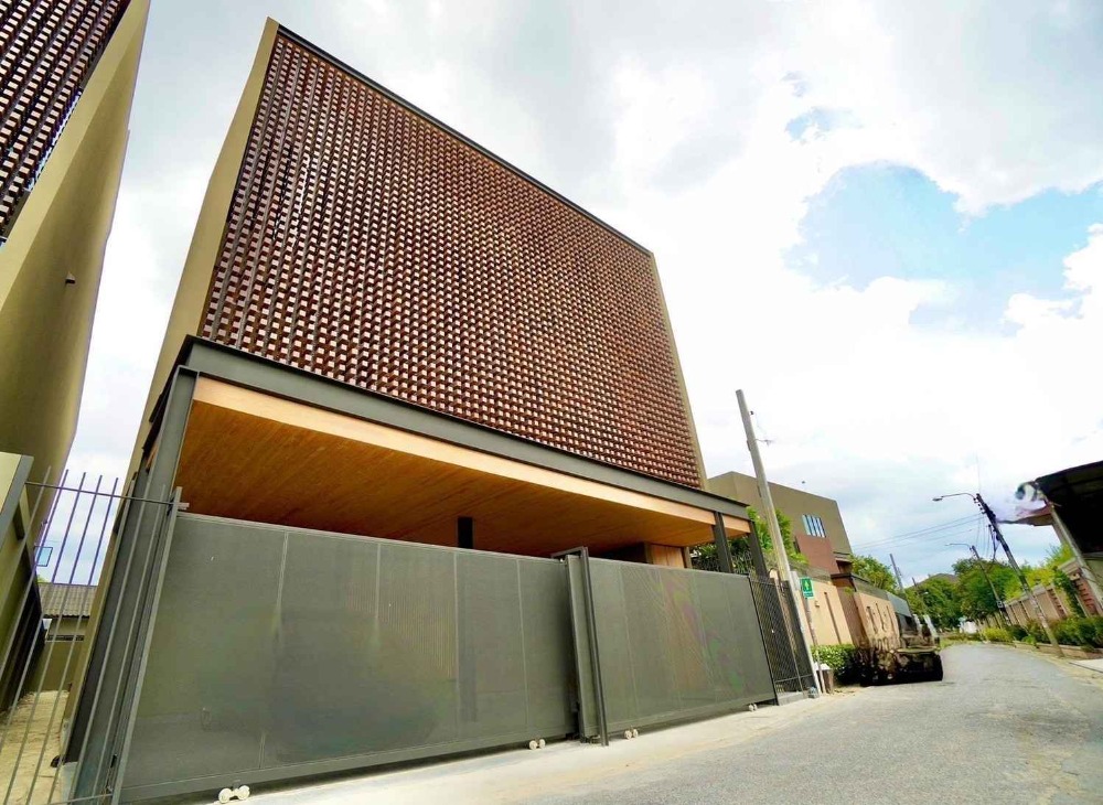 For RentHouseLadprao, Central Ladprao : LTHC10952– House for rent ladprao size 800 Sq.m. 4 bed 5 bath ONLY 255k/Month